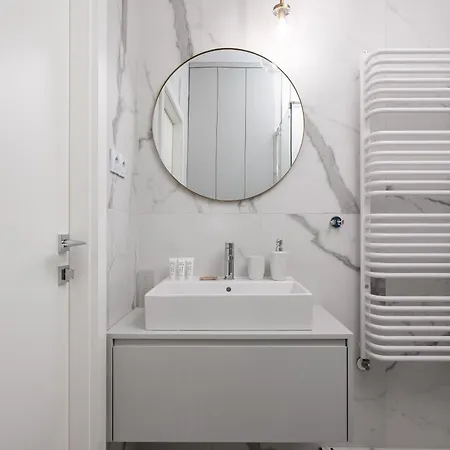 Wola Urban Chic Apartment Warsaw